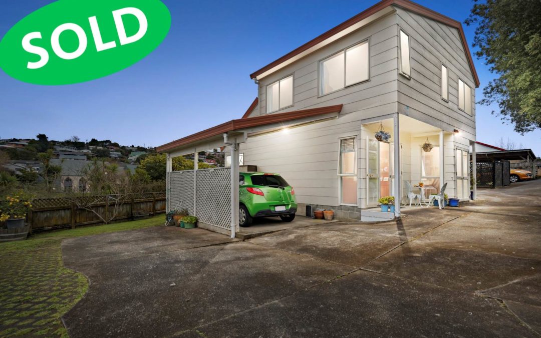 2/113 Athena Drive, Totara Vale